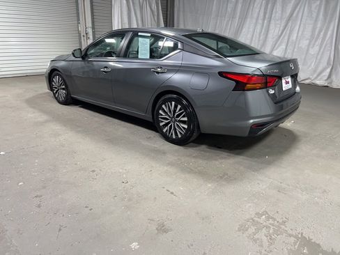 Used 2024 Nissan Altima 2.5 SV FWD image 5