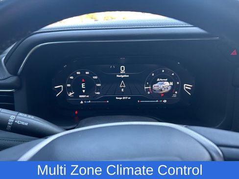 Used 2023 GMC Yukon Denali image 11