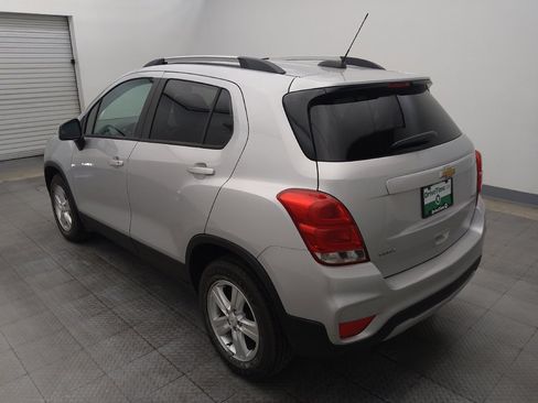 Used 2021 Chevrolet Trax LT w/ LT Convenience Package FWD image 5