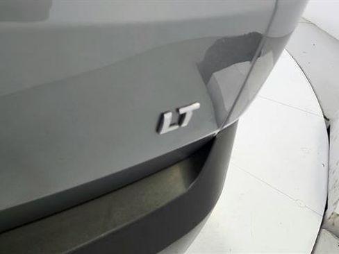 Used 2023 Chevrolet Traverse LT FWD image 35