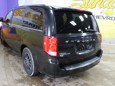 Used 2019 Dodge Grand Caravan SXT image 5