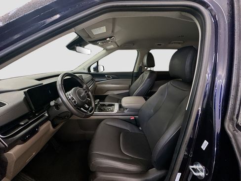 Used 2026 Kia Carnival FWD image 13