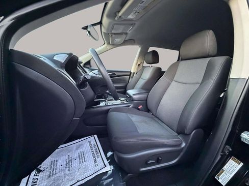 Used 2018 Nissan Pathfinder SV image 10