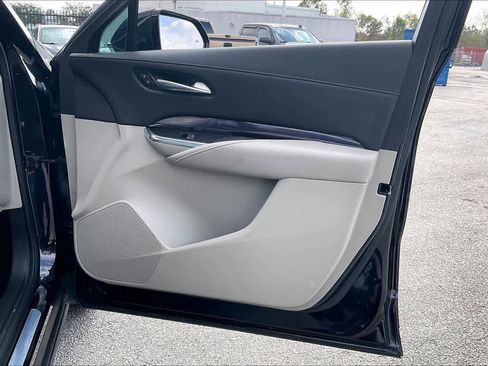 Used 2023 Cadillac XT4 Luxury w/ Cold Weather Package image 23