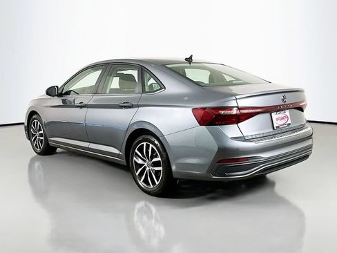 Used 2025 Volkswagen Jetta SE FWD image 16