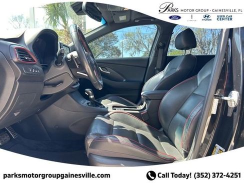 Used 2018 Hyundai Elantra GT Sport w/ Sport Tech Package 04 FWD image 11