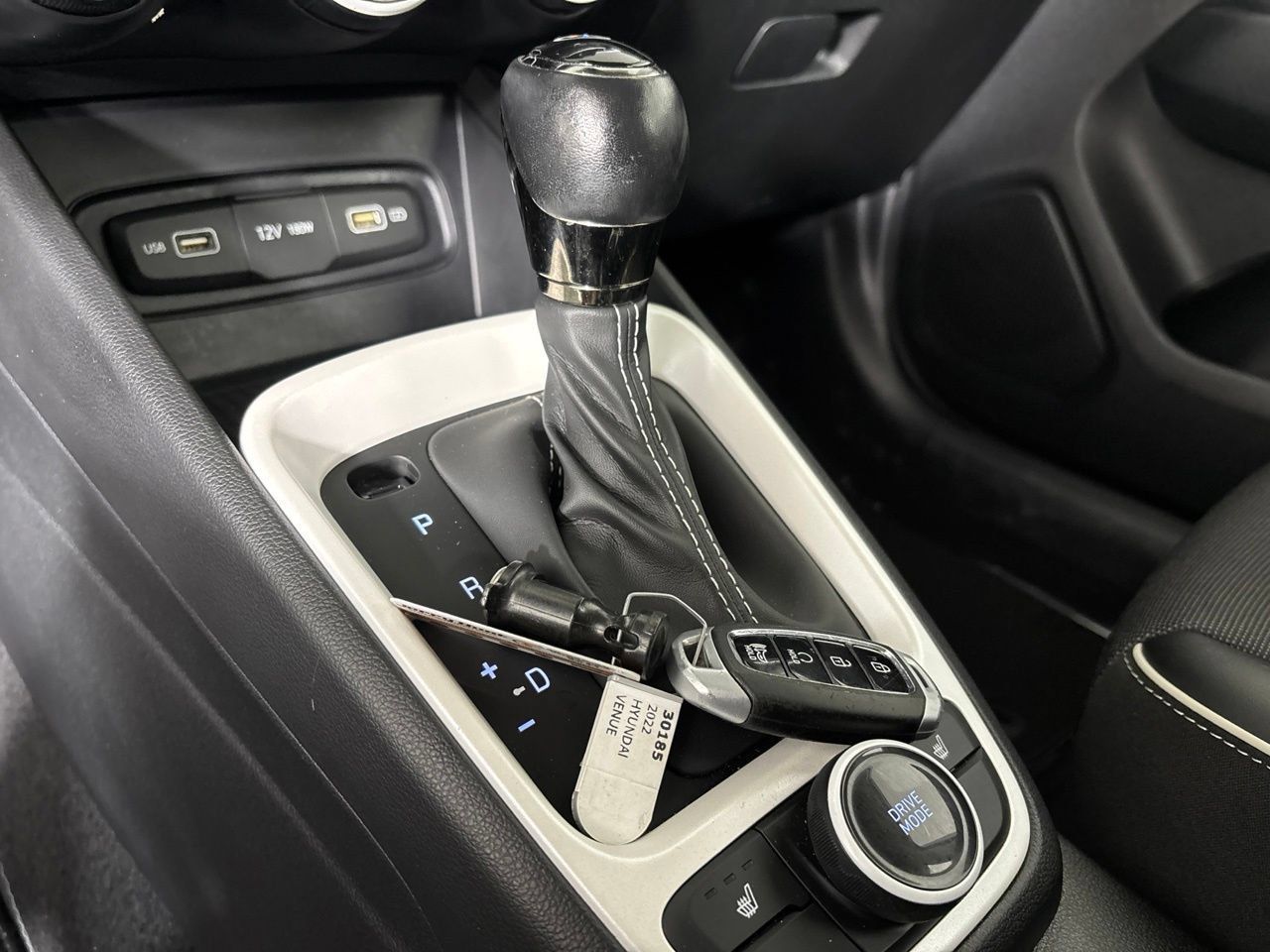 Used 2022 Hyundai Venue Limited FWD image 20