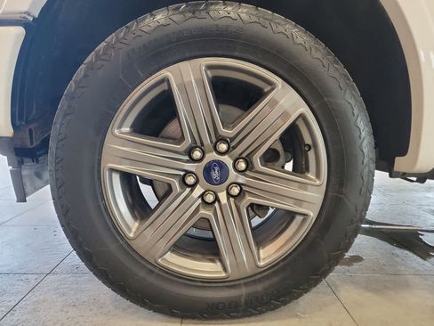Used 2020 Ford F150 Lariat w/ Equipment Group 502A Luxury AWD/4WD image 14