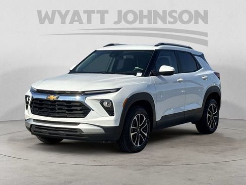 Used 2025 Chevrolet TrailBlazer LT AWD/4WD image 1