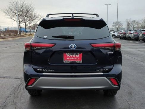 Used 2023 Toyota Highlander Platinum image 6
