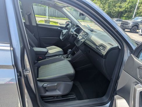 Used 2022 Volkswagen Tiguan SE image 38