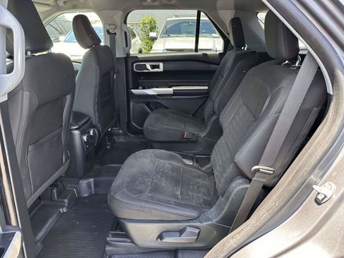 Used 2021 Ford Explorer XLT AWD/4WD image 13