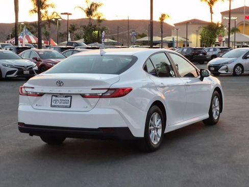 Used 2025 Toyota Camry LE image 5