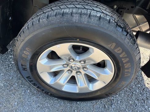 Used 2024 RAM 1500 Laramie AWD/4WD image 10