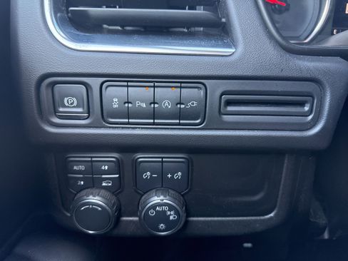Used 2021 Chevrolet Suburban LT w/ Rear Media and Nav Package AWD/4WD image 39