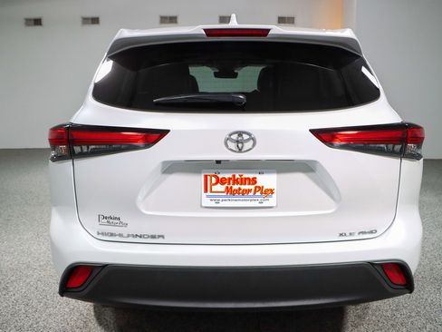 Used 2023 Toyota Highlander XLE image 8