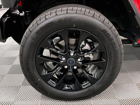 Used 2025 Jeep Wrangler Unlimited Sahara w/ Safety Group AWD/4WD image 10