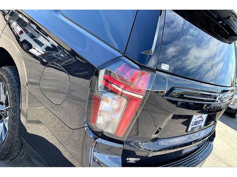 Used 2024 Chevrolet Tahoe Z71 w/ Z71 Off-Road Package AWD/4WD image 20