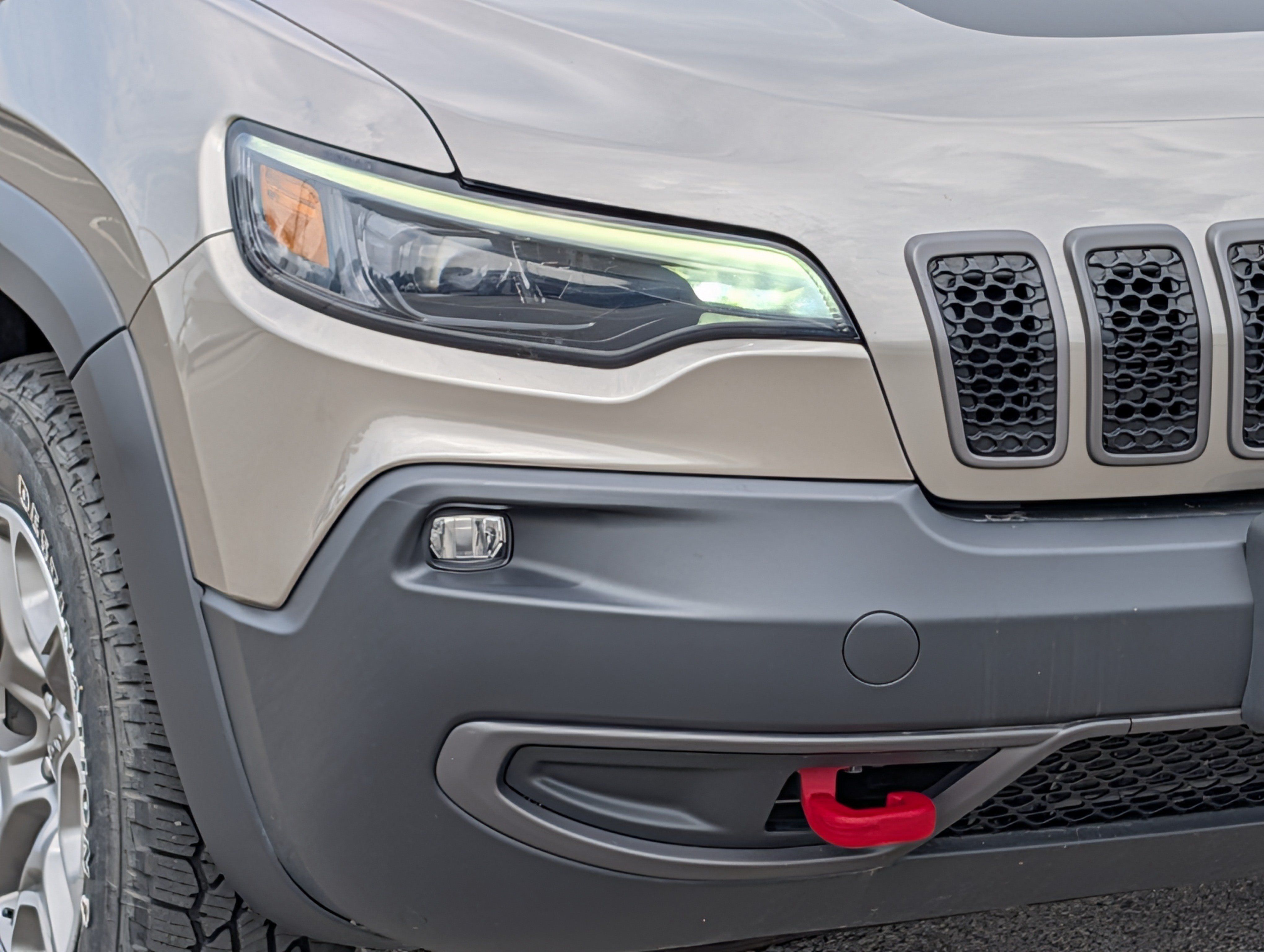 Used 2020 Jeep Cherokee Trailhawk w/ Cold Weather Group AWD/4WD image 9