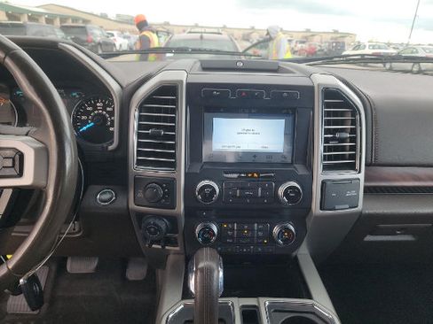 Used 2018 Ford F150 King Ranch w/ Equipment Group 601A Luxury AWD/4WD image 11
