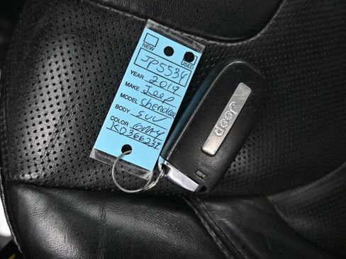 Used 2019 Jeep Cherokee Limited FWD image 16
