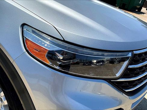 Used 2022 Ford Explorer XLT image 25