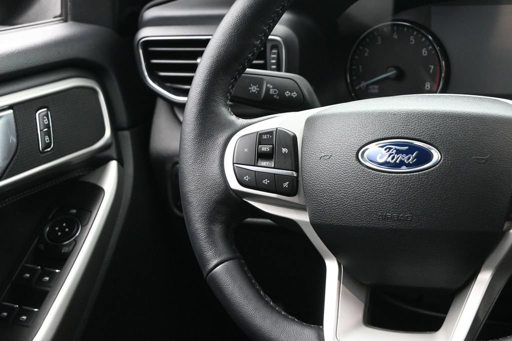 Used 2023 Ford Explorer XLT w/ Equipment Group 202A AWD/4WD image 21