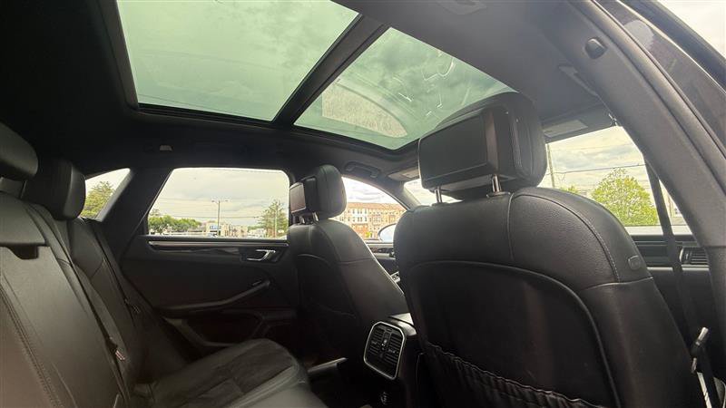 Used 2018 Porsche Macan AWD/4WD image 14