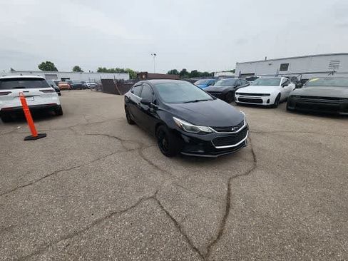 Used 2017 Chevrolet Cruze LT w/ Convenience Package FWD image 8