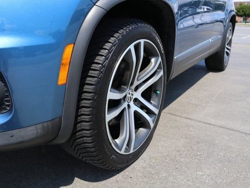 Used 2017 Volkswagen Tiguan SEL AWD/4WD image 8
