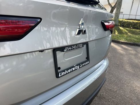 Used 2024 Mitsubishi Outlander ES image 17