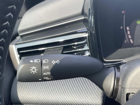 Used 2025 Toyota Camry SE FWD image 23