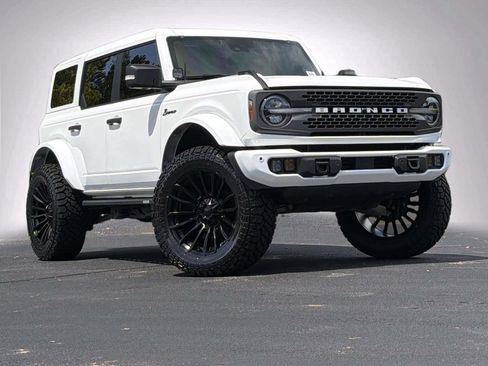Used 2023 Ford Bronco Badlands AWD/4WD image 2