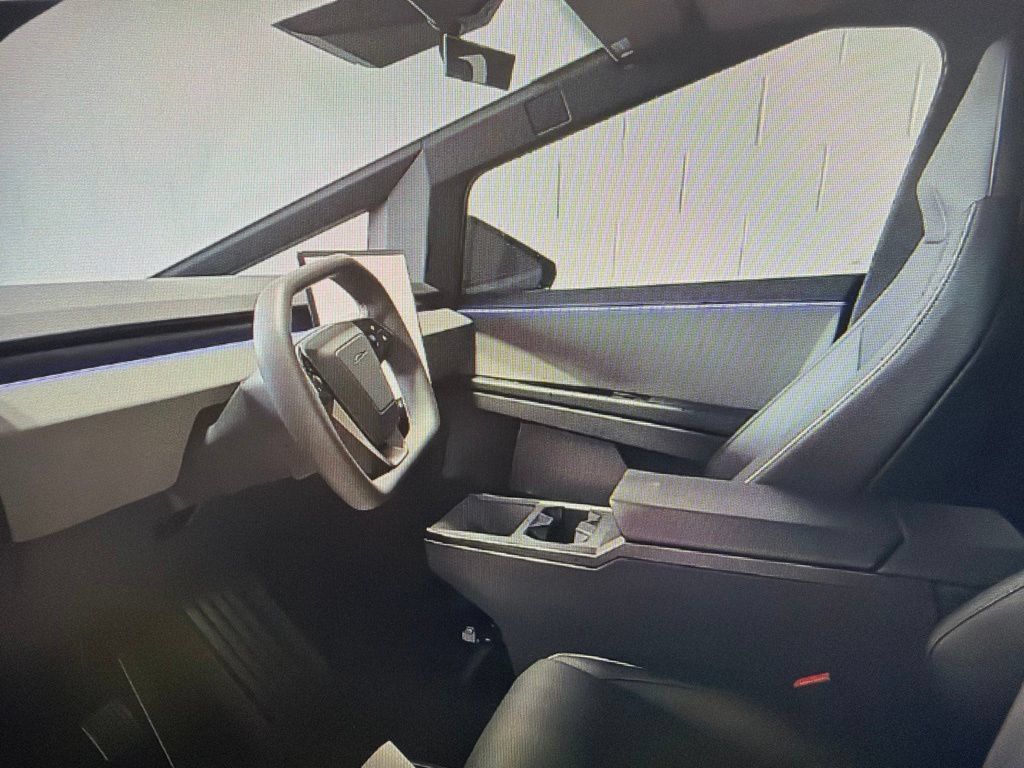 Used 2024 Tesla Cybertruck AWD Crew Cab image 3