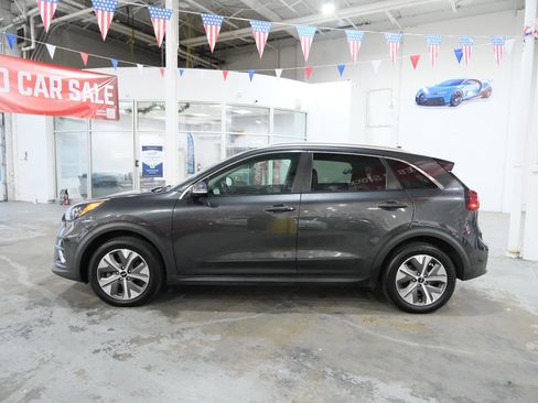 Used 2022 Kia Niro EX w/ Cold Weather Package image 6