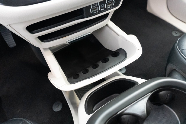 Used 2024 Chrysler Pacifica Touring-L FWD image 9