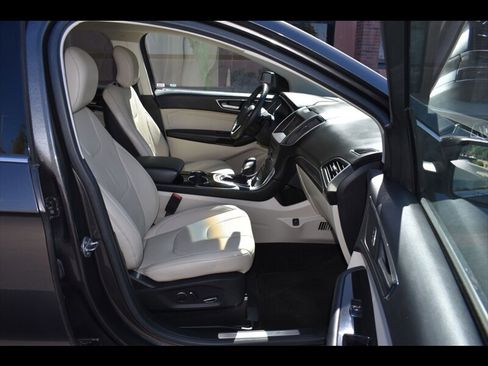 Used 2016 Ford Edge Titanium image 33