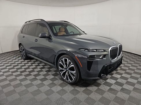 Used 2024 BMW X7 xDrive40i w/ M Sport Package image 3