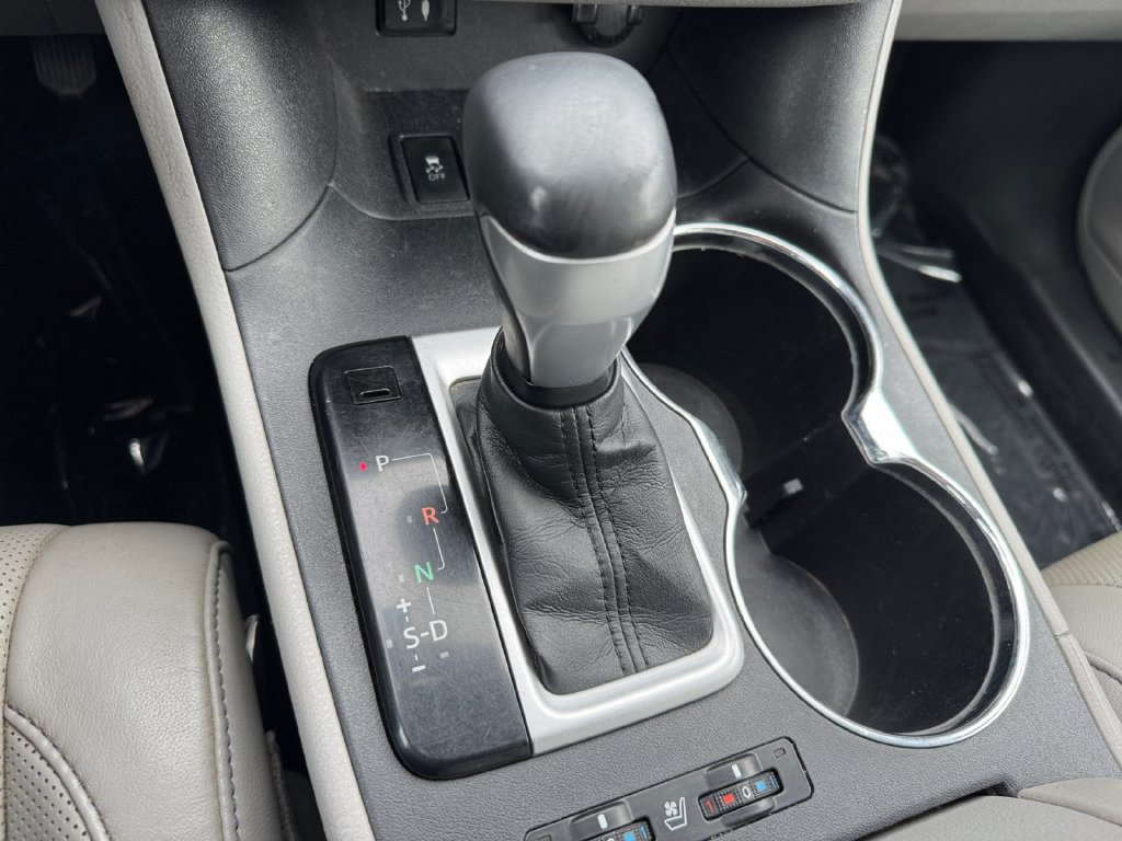 Used 2015 Toyota Highlander Limited AWD/4WD image 25