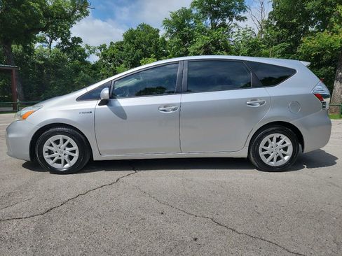 Used 2012 Toyota Prius V Three FWD image 4
