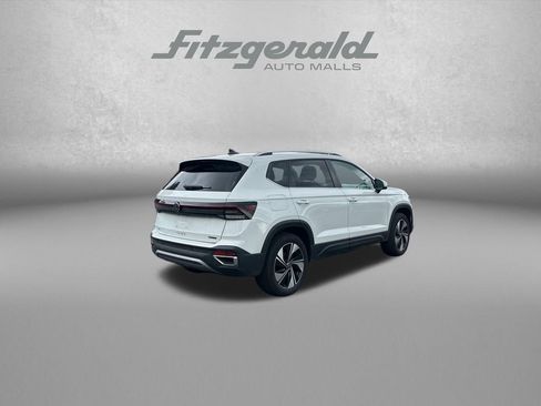 Used 2025 Volkswagen Taos SE AWD/4WD image 7