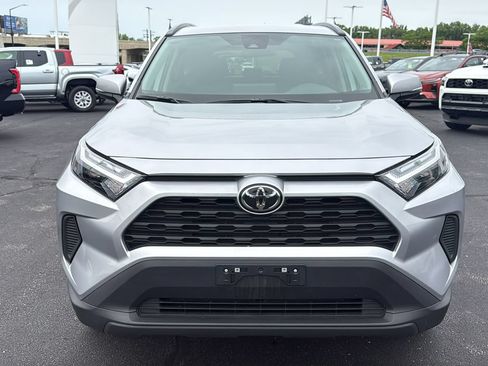 Used 2025 Toyota RAV4 XLE AWD/4WD image 2