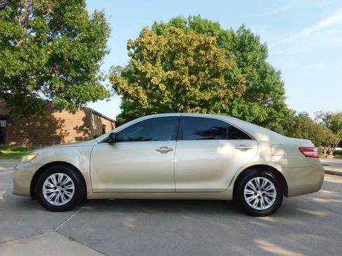 Used 2010 Toyota Camry image 5