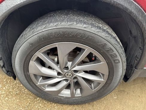 Used 2016 Nissan Rogue SL w/ SL Premium Package image 2