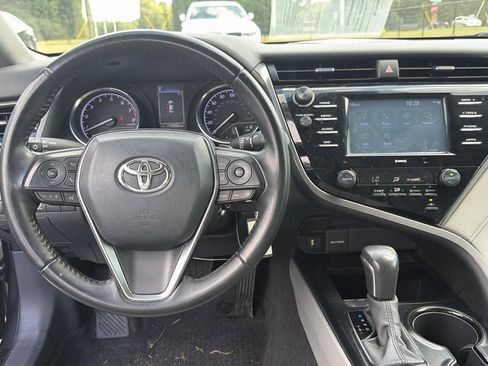 Used 2020 Toyota Camry SE FWD image 10