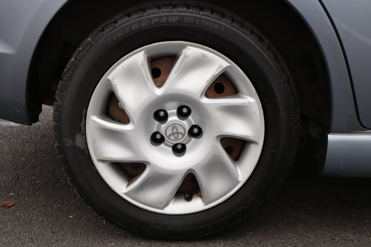 Used 2003 Toyota Matrix XR FWD image 37