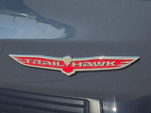 Used 2021 Jeep Grand Cherokee Trailhawk w/ Trailhawk Luxury Group AWD/4WD image 9