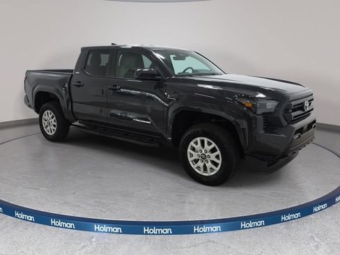 Certified 2025 Toyota Tacoma SR5 AWD/4WD image 3