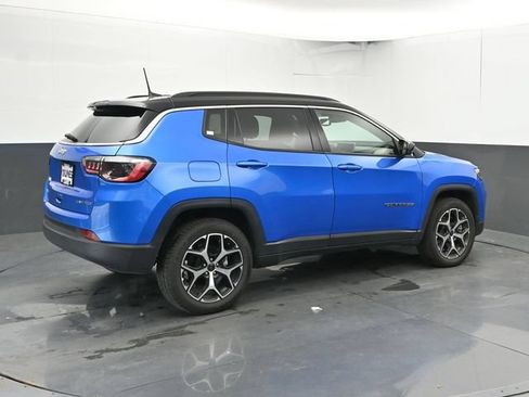 Used 2025 Jeep Compass Limited AWD/4WD image 2