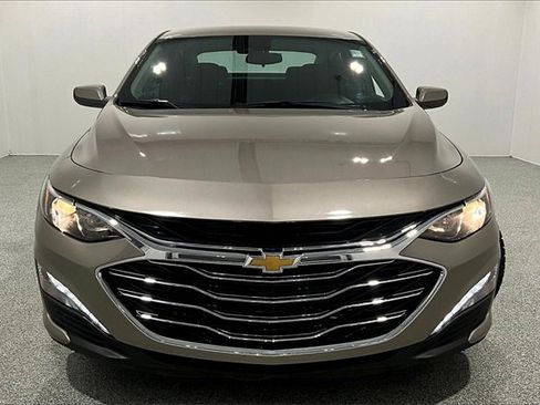 Used 2023 Chevrolet Malibu LT image 2